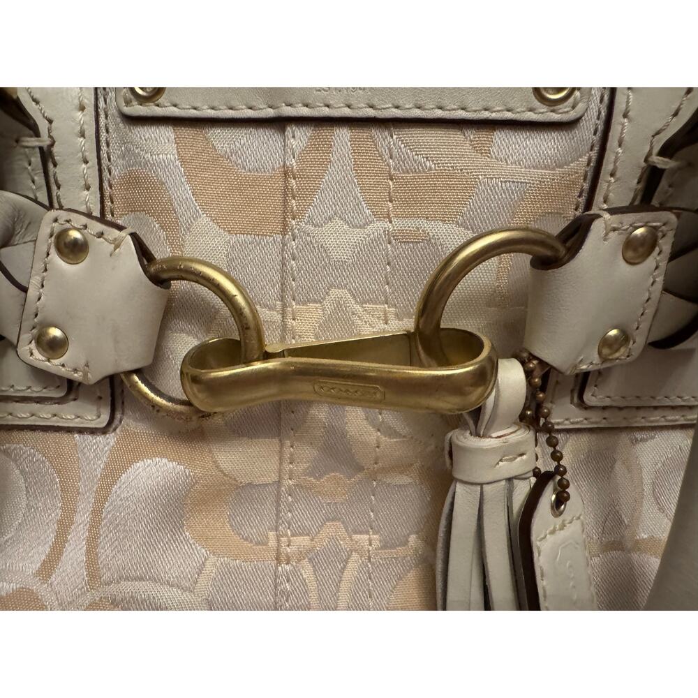Vintage Coack Hampton handbag in beautiful Ivory - Picture 3 of 13